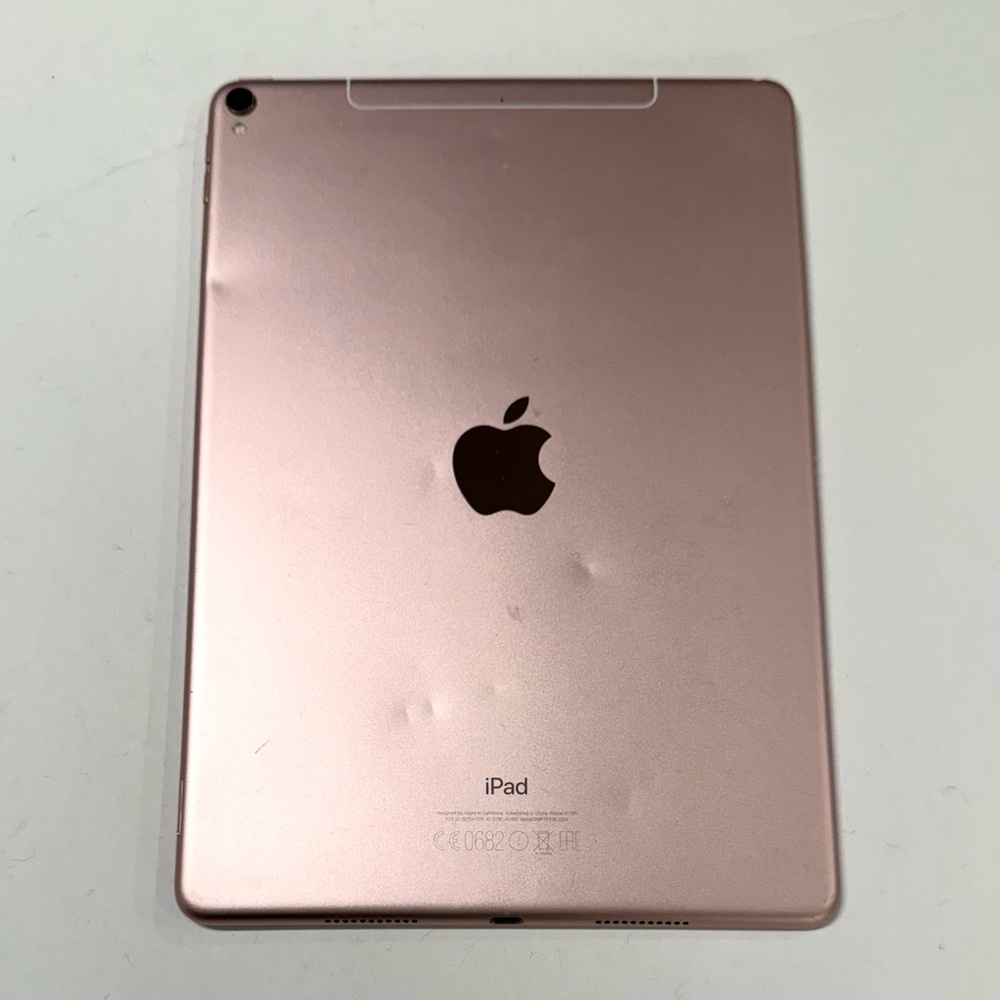 APPLE 10.5" iPad Pro Cellular - 64 GB, Rose Gold (2017) - Picture 4 of 6